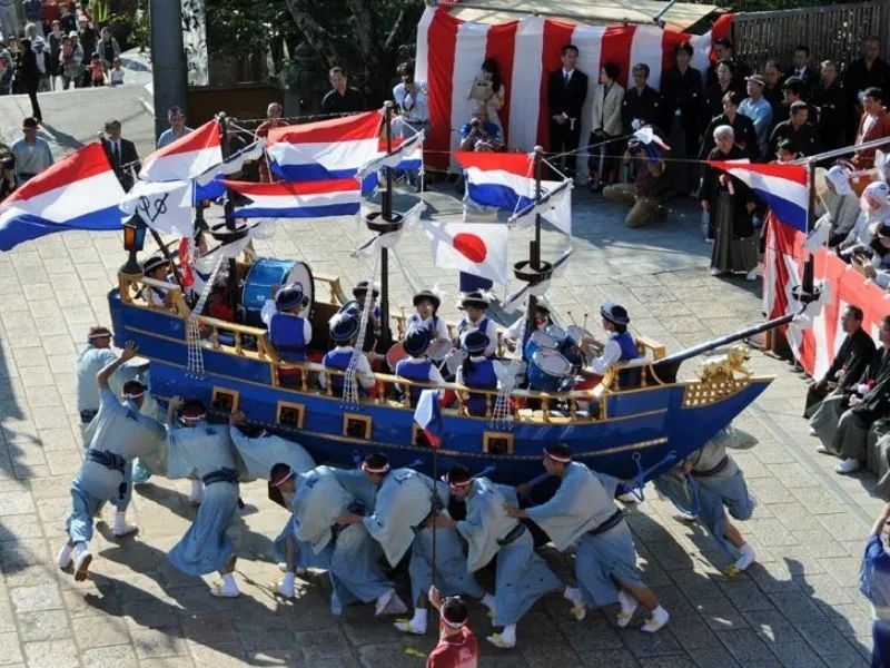 江戸町の奉納