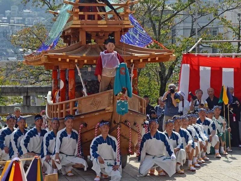 賑町の奉納