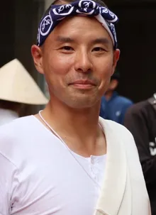 運営者の熊谷将希（根曳の装束で）