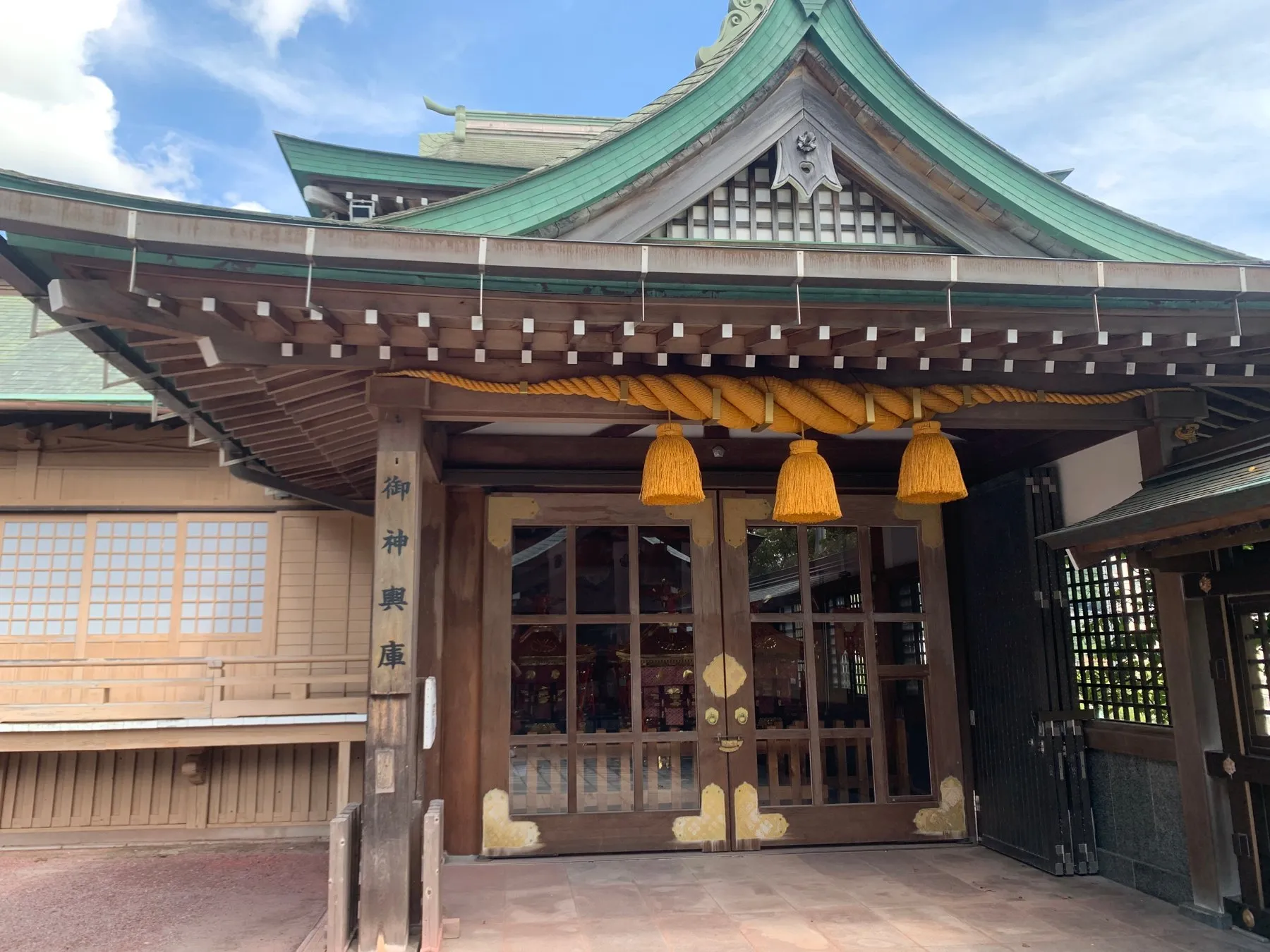 神輿が納められている社殿の入口