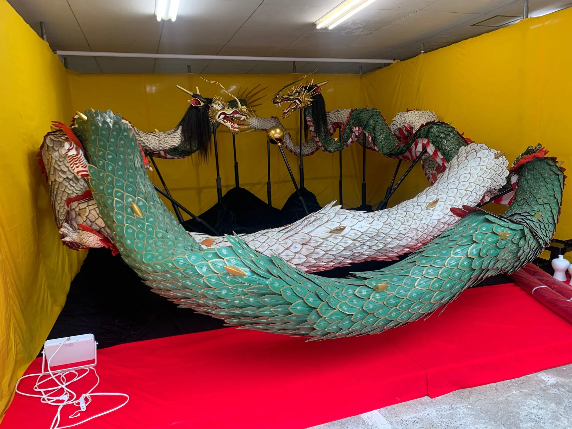 庭見せに飾られた龍（2025年）
