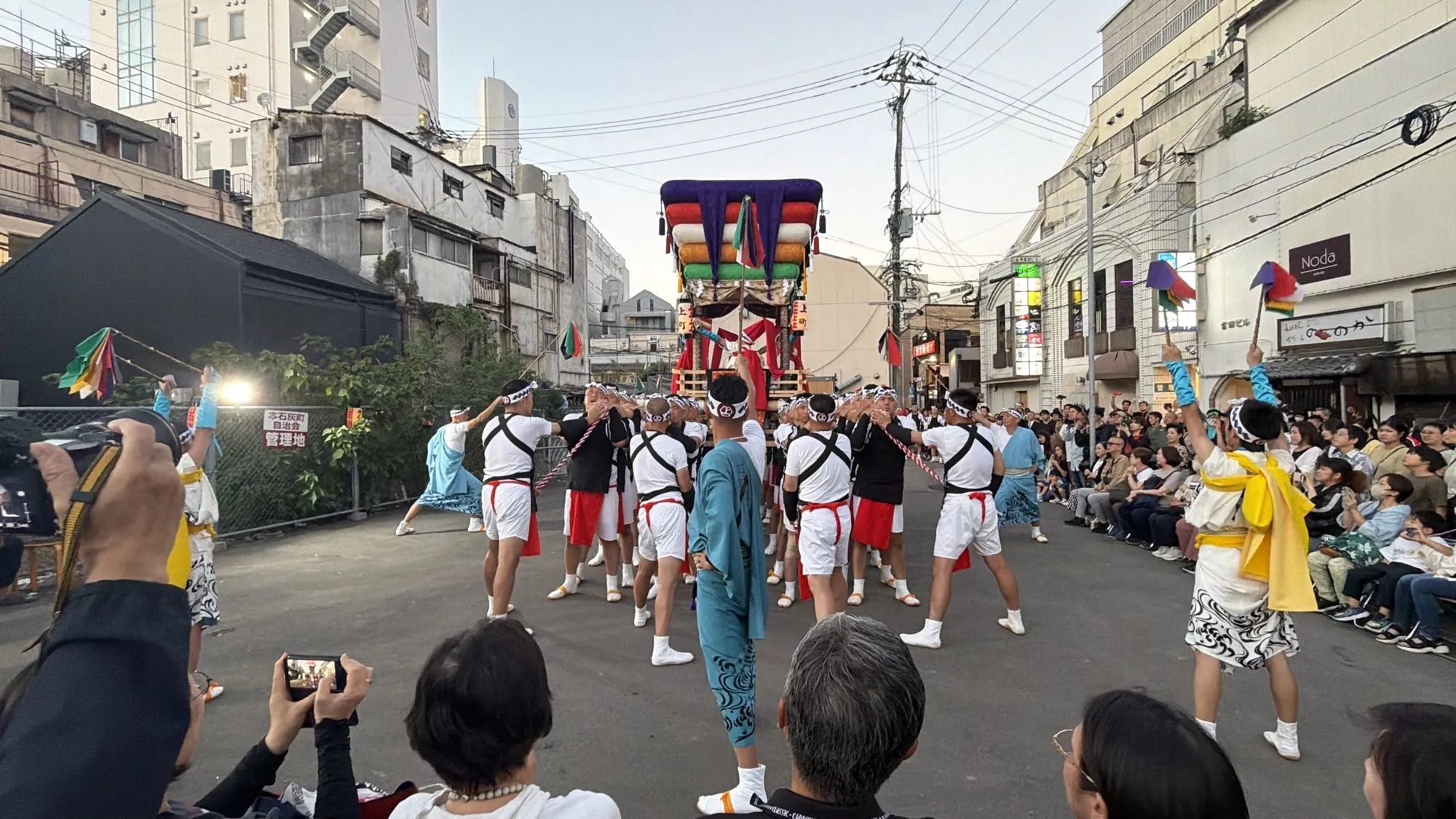 2026年の庭先回り。思案橋で上町コッコデショを担ぎ上げる