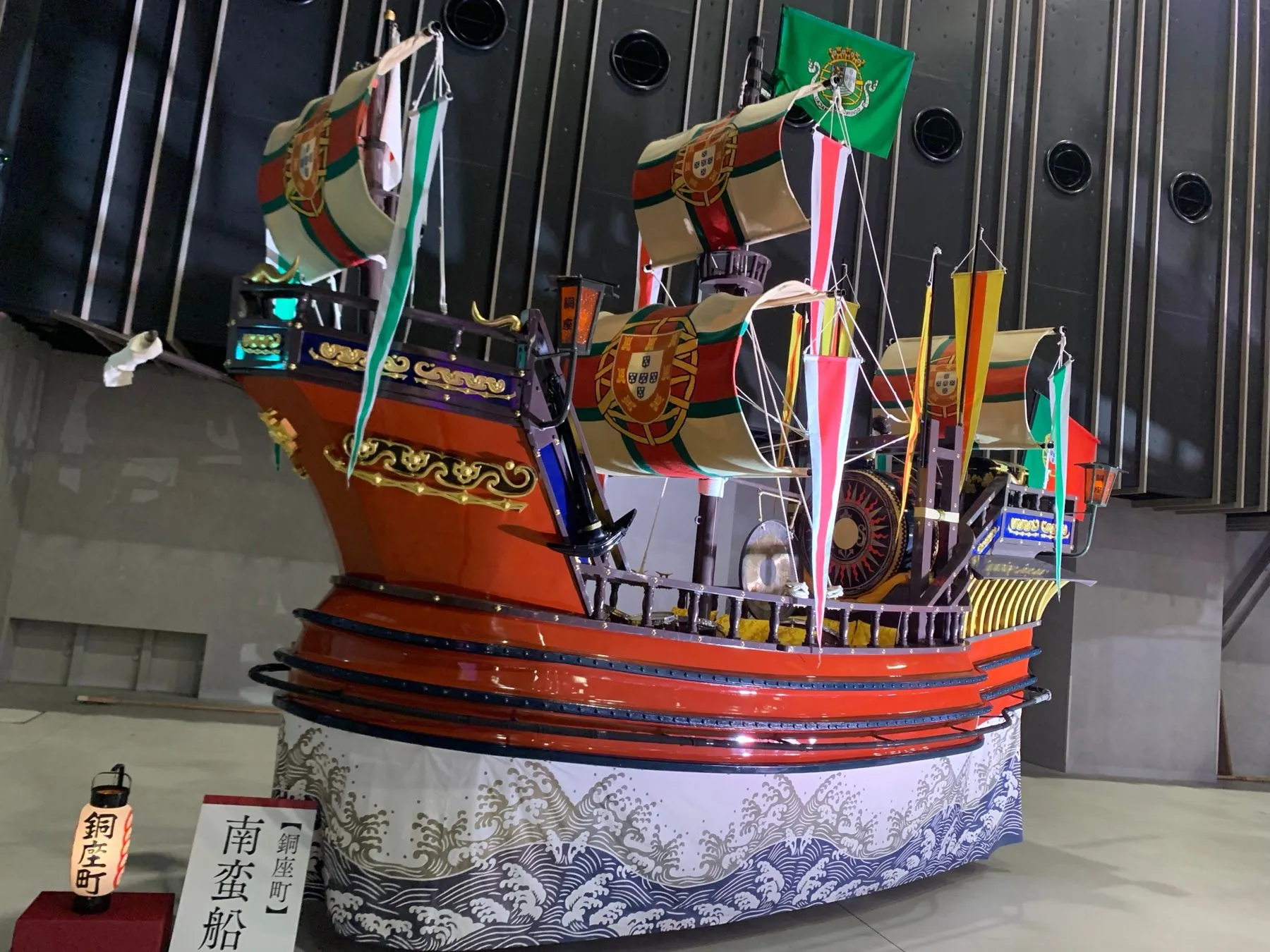ながさき大くんち展に飾られた銅座町の南蛮船