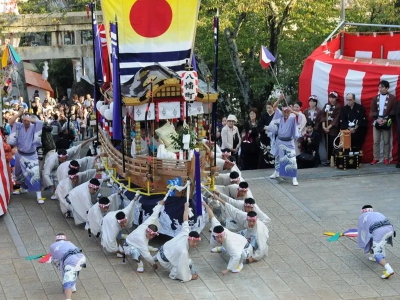 八幡町の奉納